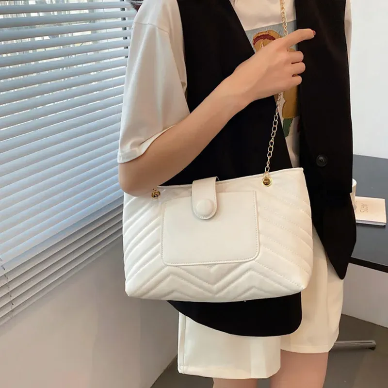 Women Fashion Solid Color Chain Shoulder Bag - Image 4