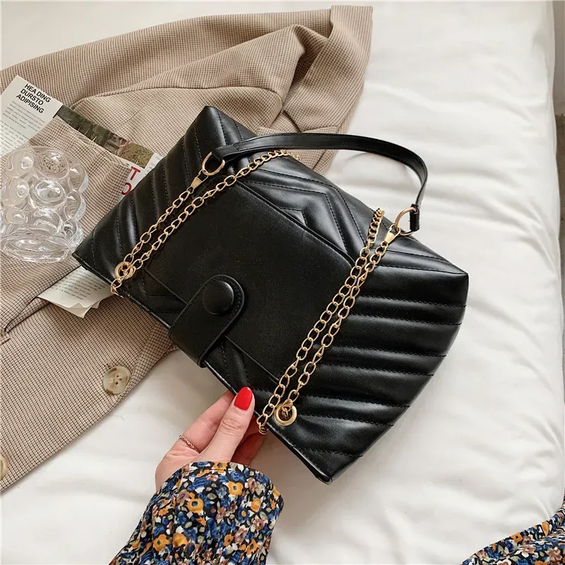Women Fashion Solid Color Chain Shoulder Bag - Image 11
