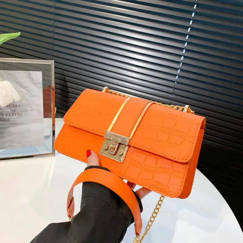 Women Fashion Simple Chain Stone Pattern Commuter Shoulder Bag - Image 10