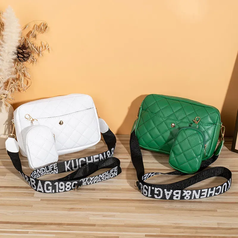 Women Fashionable Rhombic Printed Wide Strap Crossbody Bag - Image 3