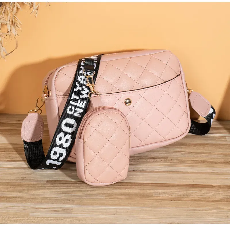 Women Fashionable Rhombic Printed Wide Strap Crossbody Bag - Image 7