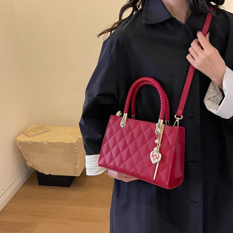 Women Fashion Large Capacity Heart Shape Pendant Square Handle Shoulder Bag - Image 4