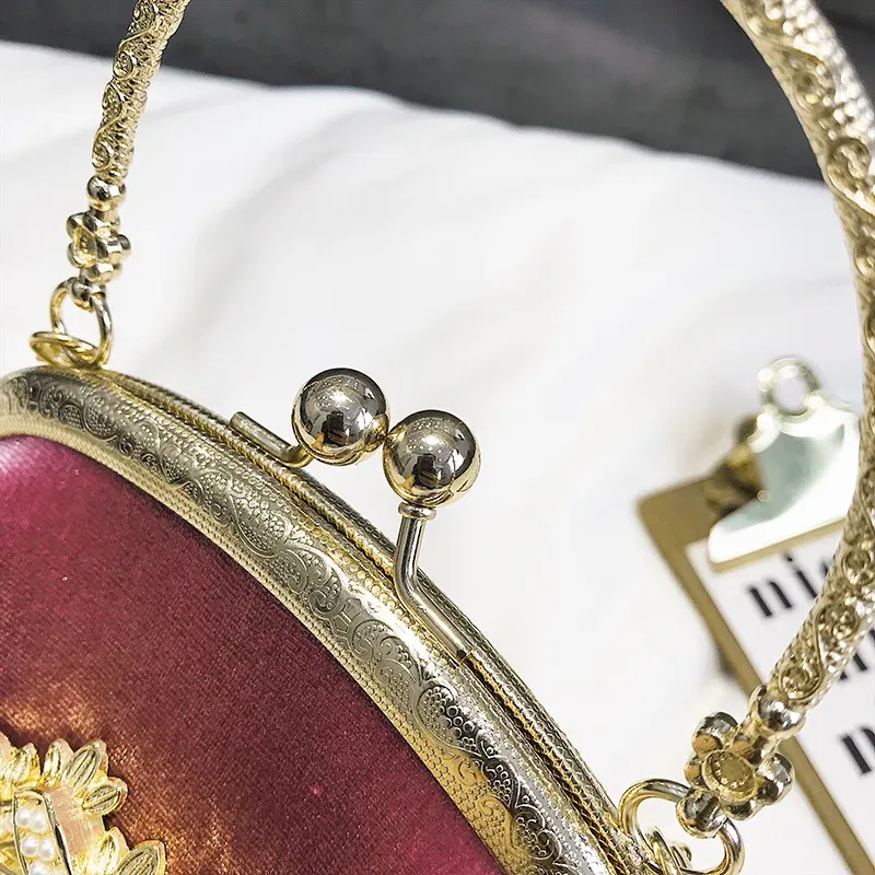 New Design Chic Women Heart Decor Shell Shaped Clasp Handle Bag - Image 6