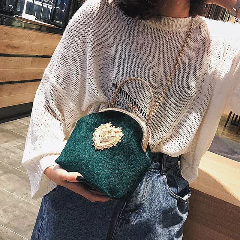 New Design Chic Women Heart Decor Shell Shaped Clasp Handle Bag - Image 12