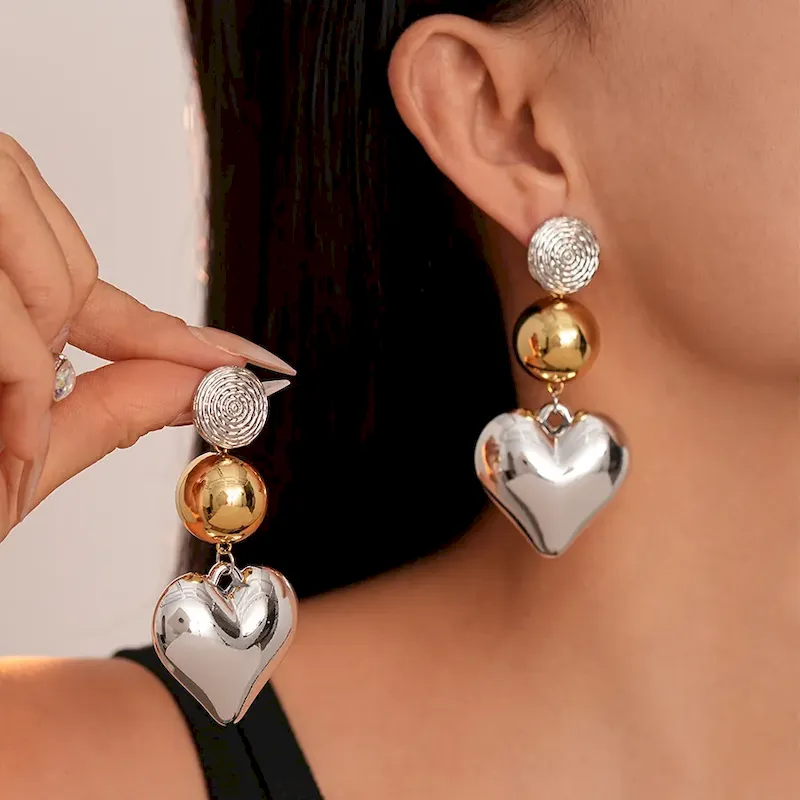 Wholesale Exaggerated Contrast Distinctive Heart Earrings